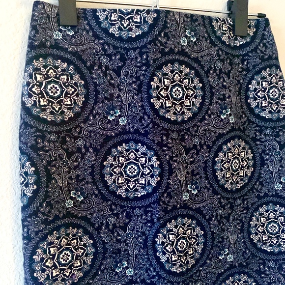 Anne Taylor Loft Fall/Winter Pencil Skirt - Picture 3 of 6